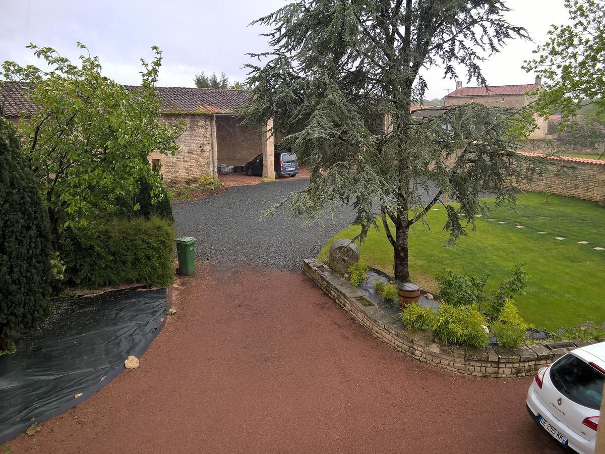 לינה וארוחת בוקר Saint-Pompain Entre Marais Et Gatine מראה חיצוני תמונה