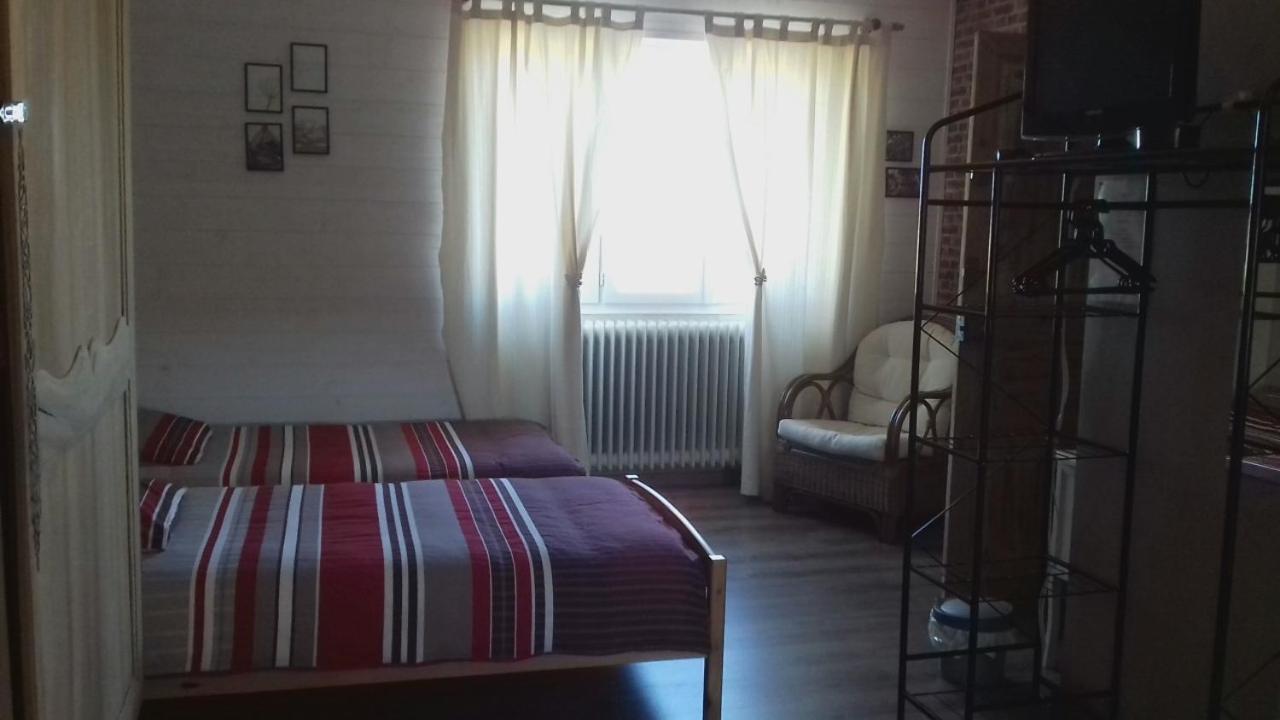 לינה וארוחת בוקר Saint-Pompain Entre Marais Et Gatine מראה חיצוני תמונה